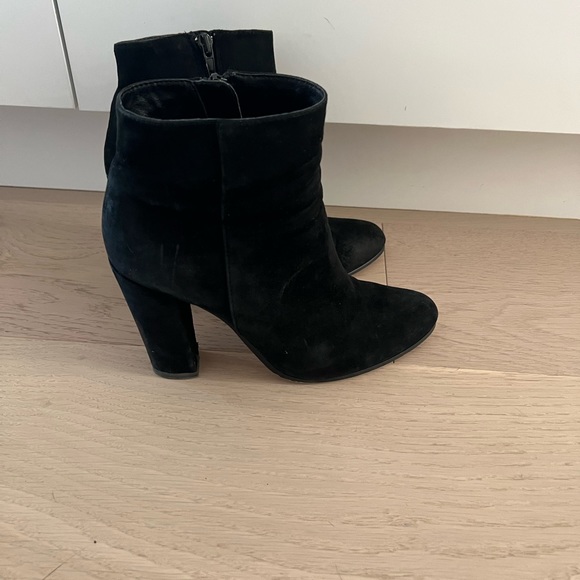 Steve Madden Black Suede Booties - Picture 2 of 4